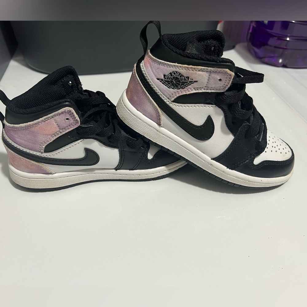 Jordan 1 Mid SE little kids
